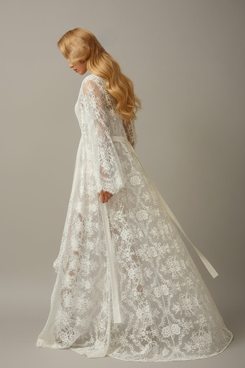 Chantilly-Spitzen-Morgenmantel mit seidigem Satin-Spitzen-Nachthemd – Versand am nächsten Tag