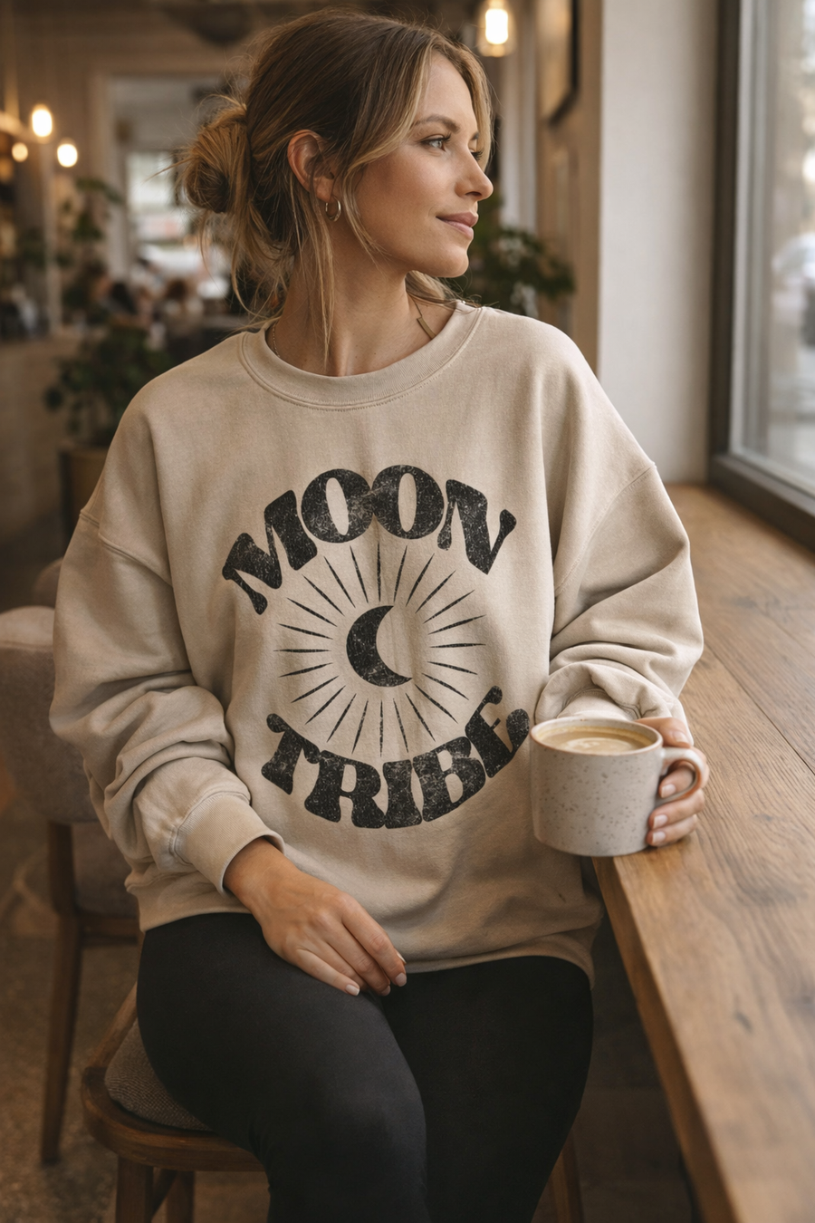 Lunar Essence Fleece Crew – Moon Tribe Grafik-Sweatshirt