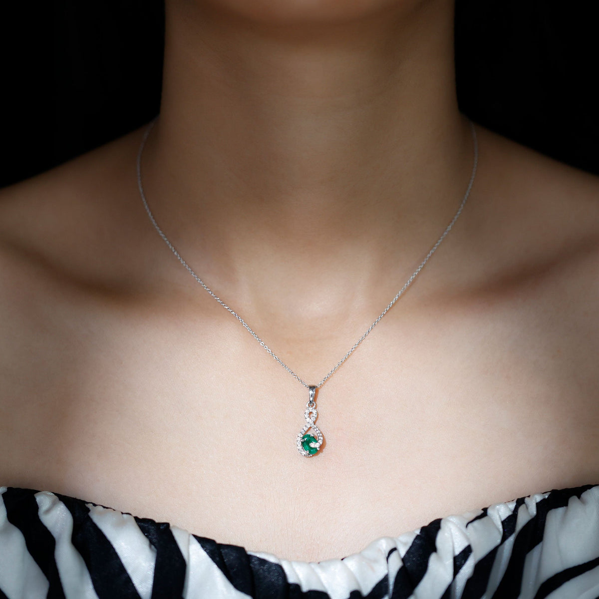 Natural 0.7 Carat Emerald Infinity Pendant Necklace with Diamond