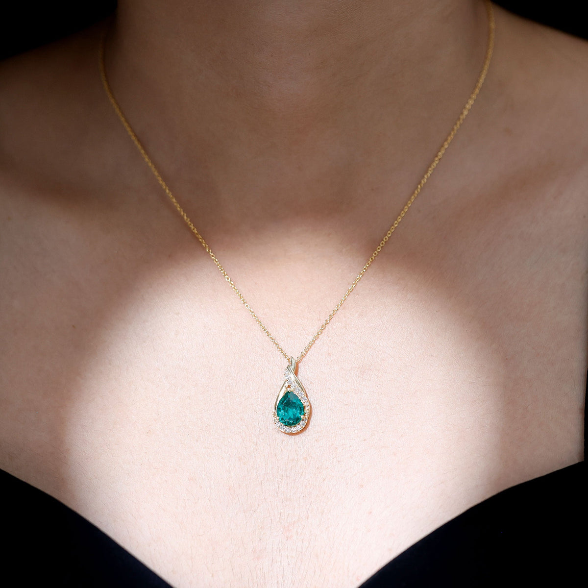 Lab Grown Emerald Vintage Inspired Necklace with Diamond