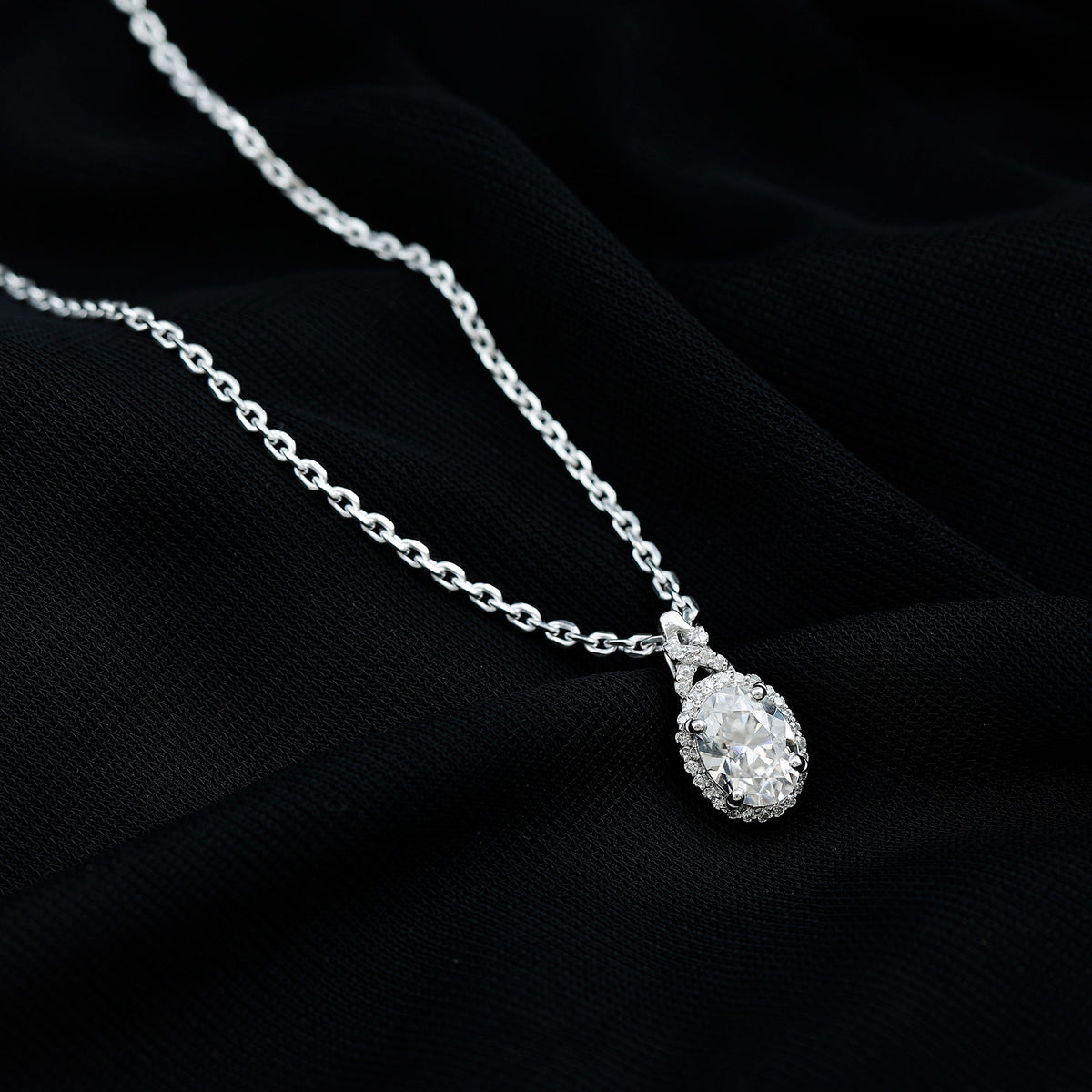 Lab Grown Diamond Vintage Style Pendant With Halo