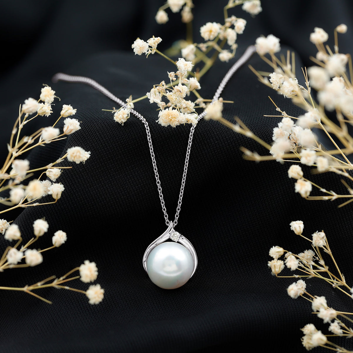 11 Carat White Pearl Solitaire Necklace with Diamond