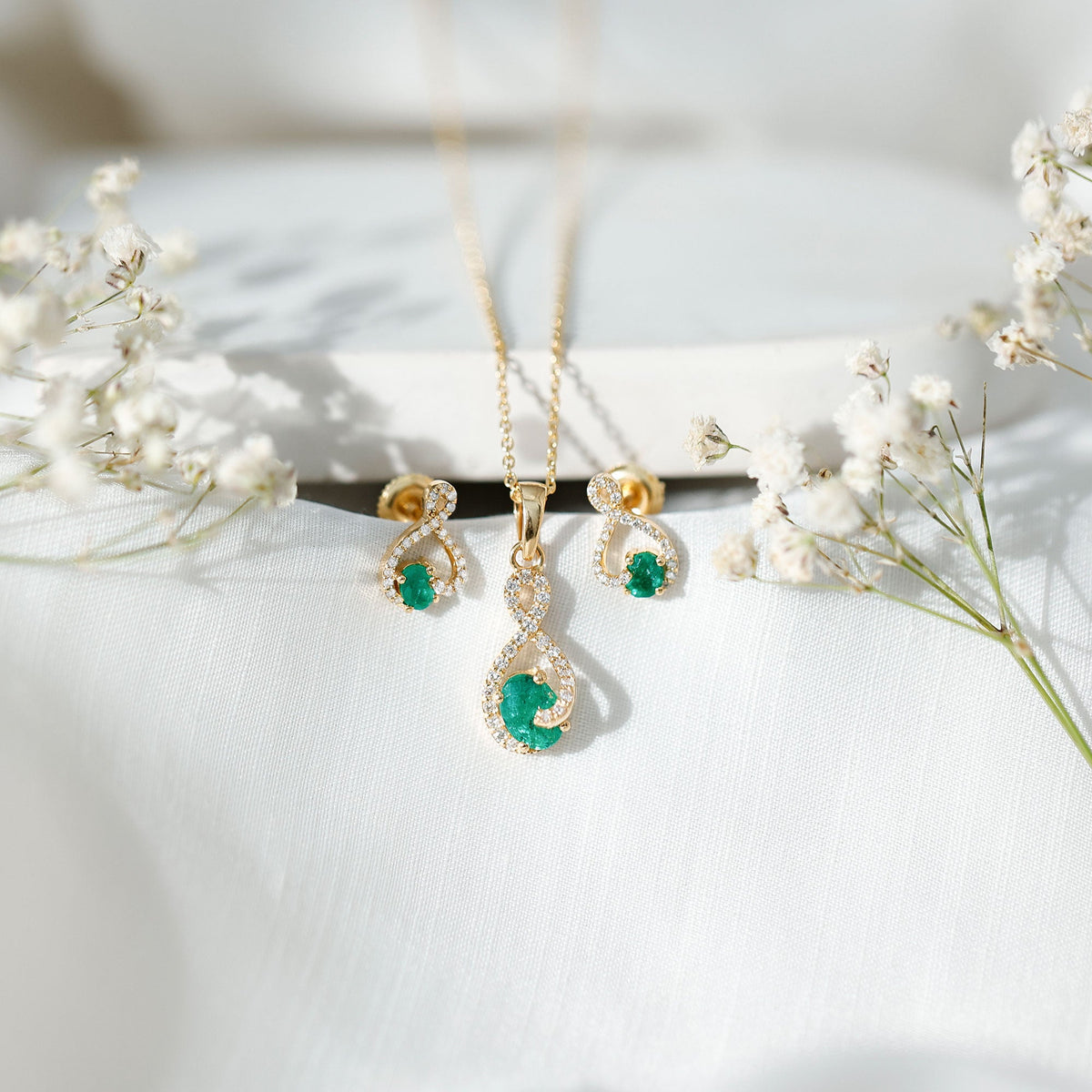 Natural Emerald and Diamond Wedding Jewelry Set