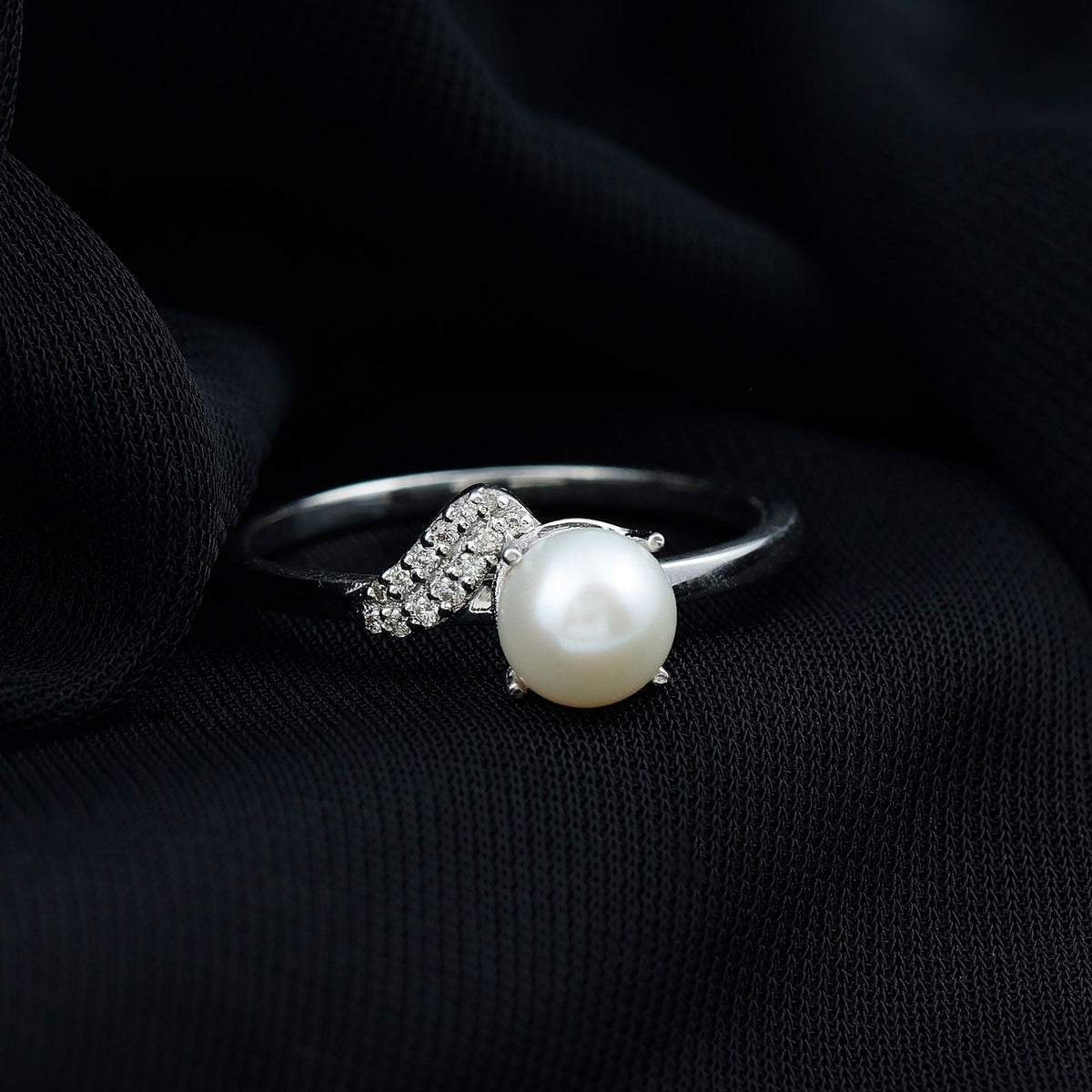 Cultured 3 Carat Freshwater Pearl Solitaire Engagement Ring with Diamond