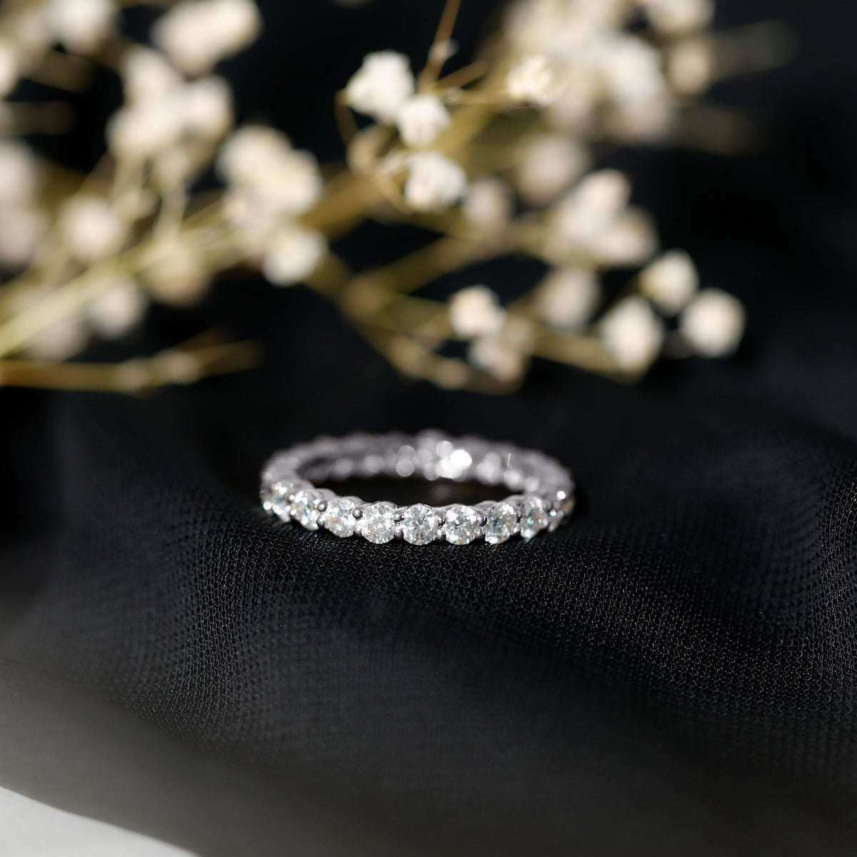 Round Cut Moissanite Simple Eternity Band Ring in Prong Setting