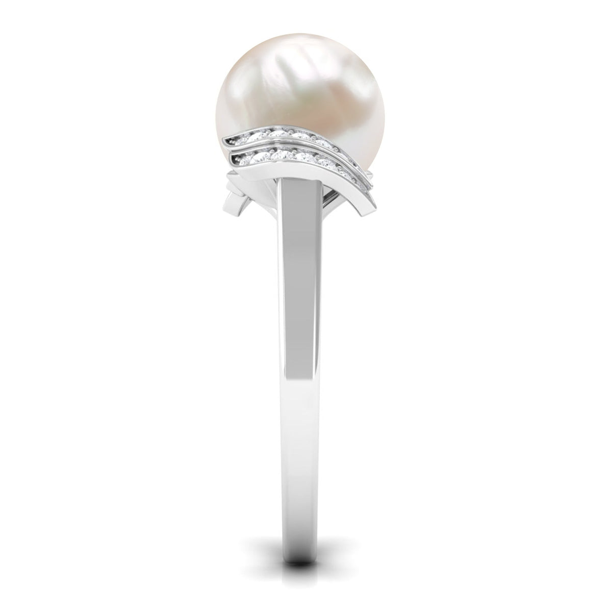 Elegant Freshwater Pearl Solitaire Ring with Diamond Accent