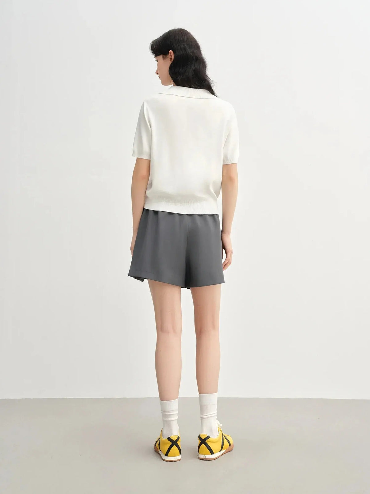 Women's Curve-Flattering Knit Top with Structured Collar
