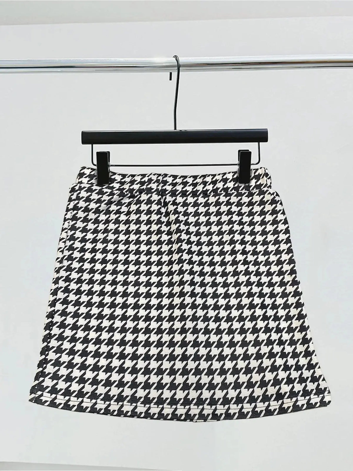 Elegant High-Waist Short Skirt with Comfortable Elastic Waist