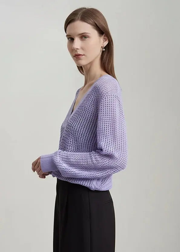 Minimalist Women’s V-Neck Knit Pullover