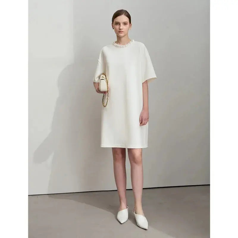 Elegant Mid-Length Knit Dress with Short Sleeves