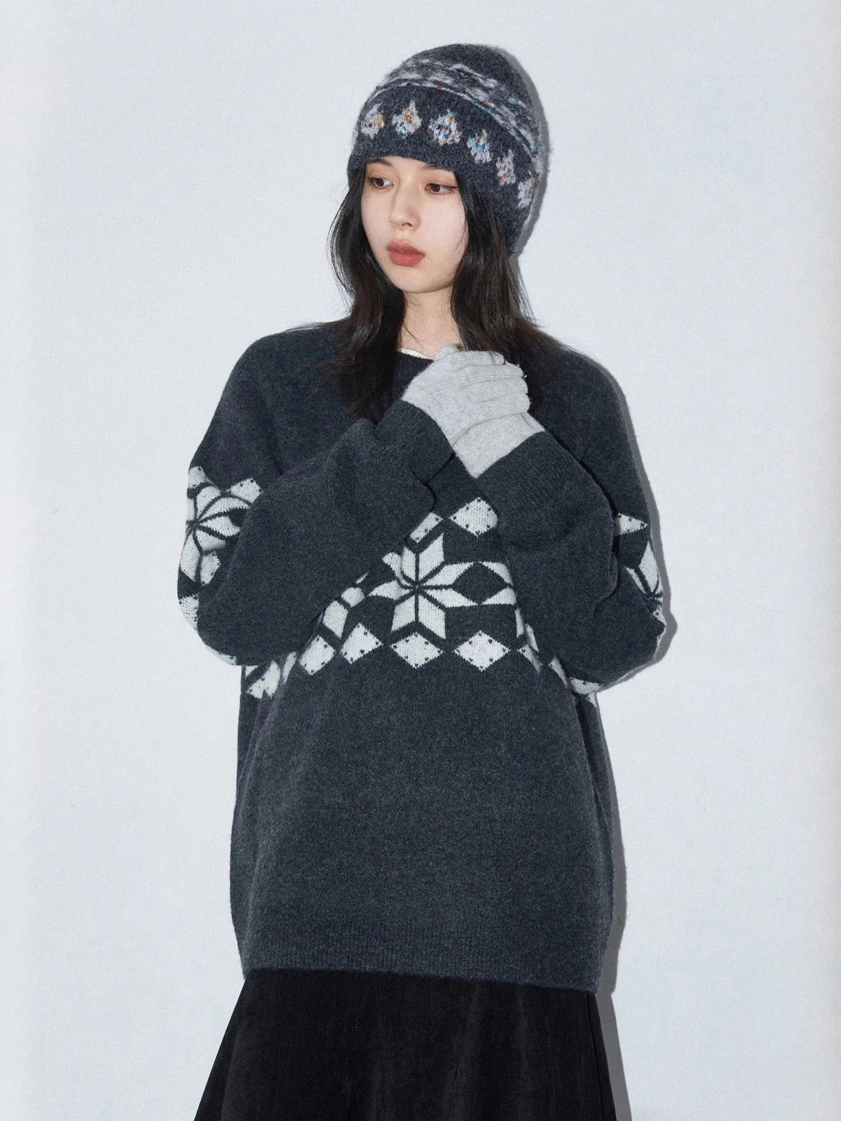 Snowflake Round Neck Knitted Pullover - Winter Jumper