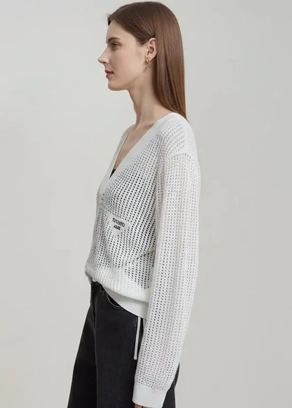 Minimalist Women’s V-Neck Knit Pullover