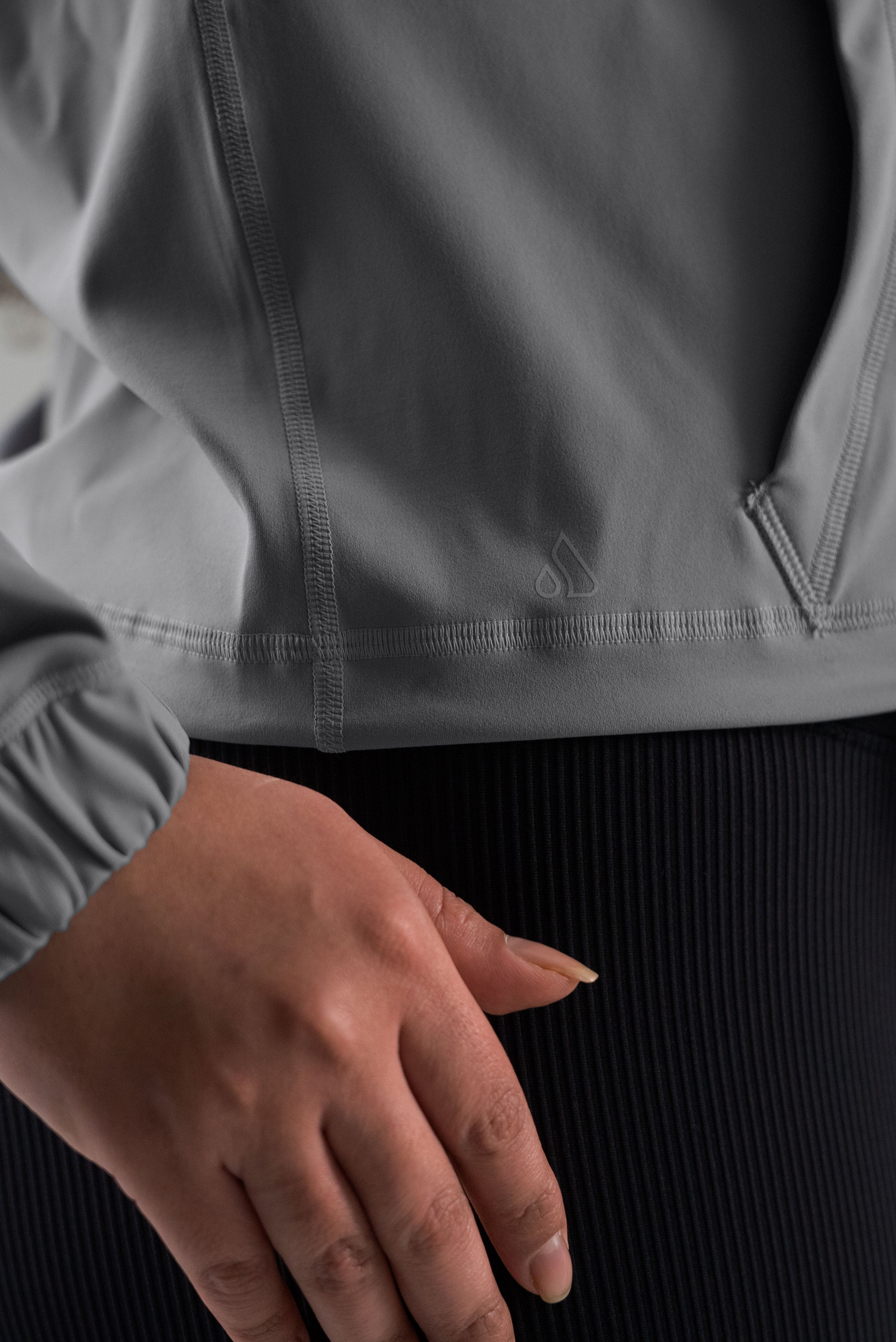 GRAVITY breaking free pullover